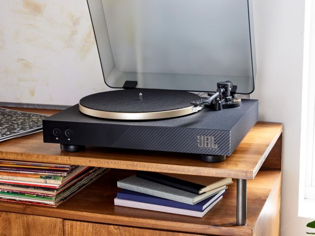JBL Spinner BT - nowy gramofon z łącznością bluetooth